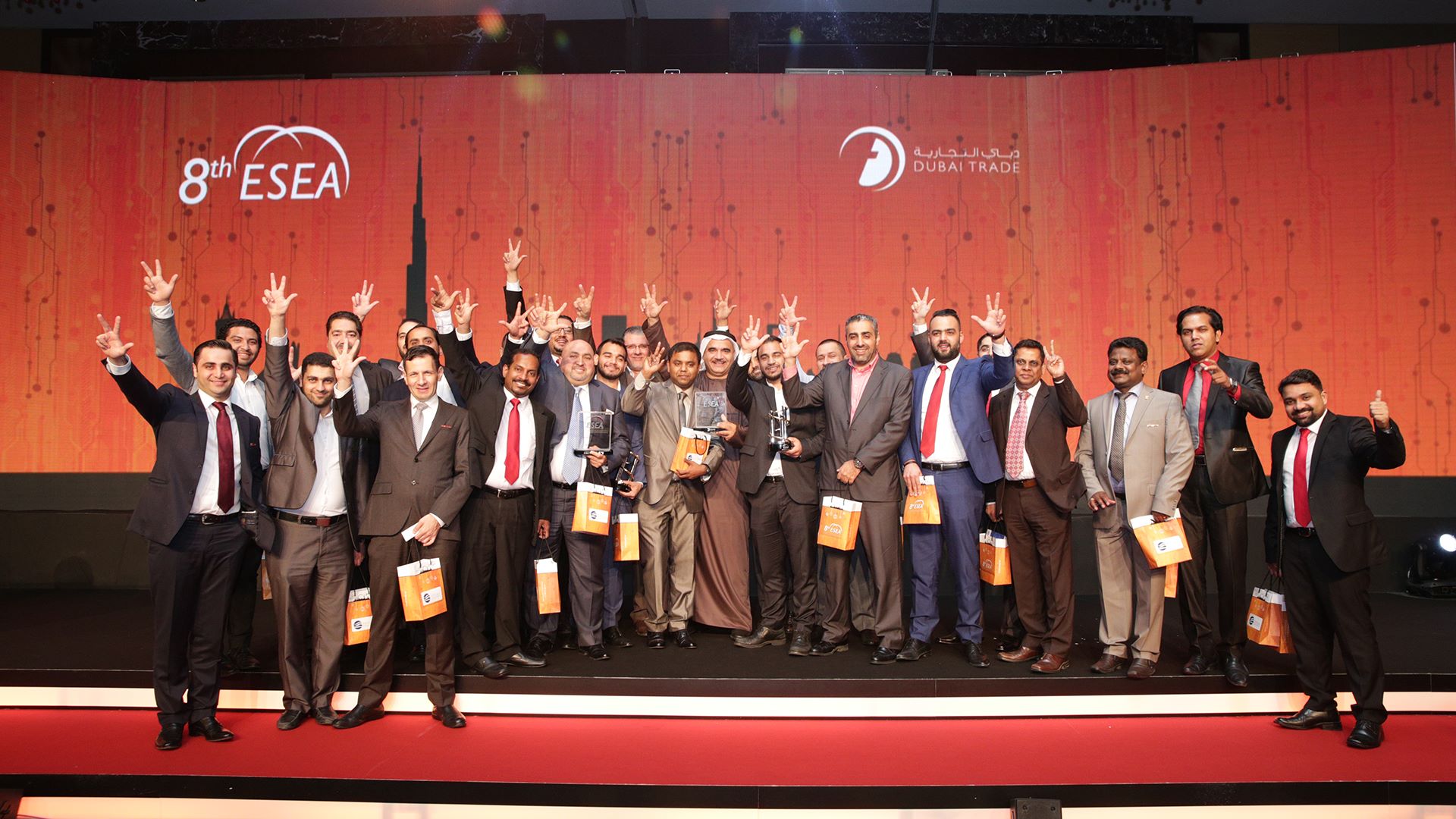 جوائز التميز في الخدمات الإلكترونية (ESEA) - دبي التجارية 2016 